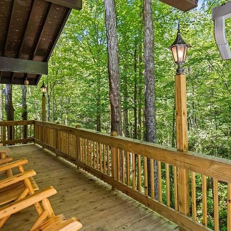 Bourbon Hollow Lodge With Hot Tub And Pool Plus Game Room Only 5 Min To Downtown Gatlinburg Bagian luar foto
