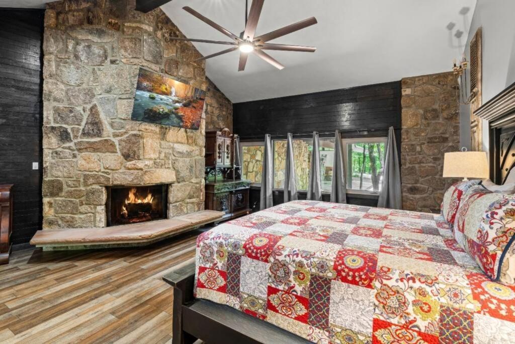 Bourbon Hollow Lodge With Hot Tub And Pool Plus Game Room Only 5 Min To Downtown Gatlinburg Bagian luar foto