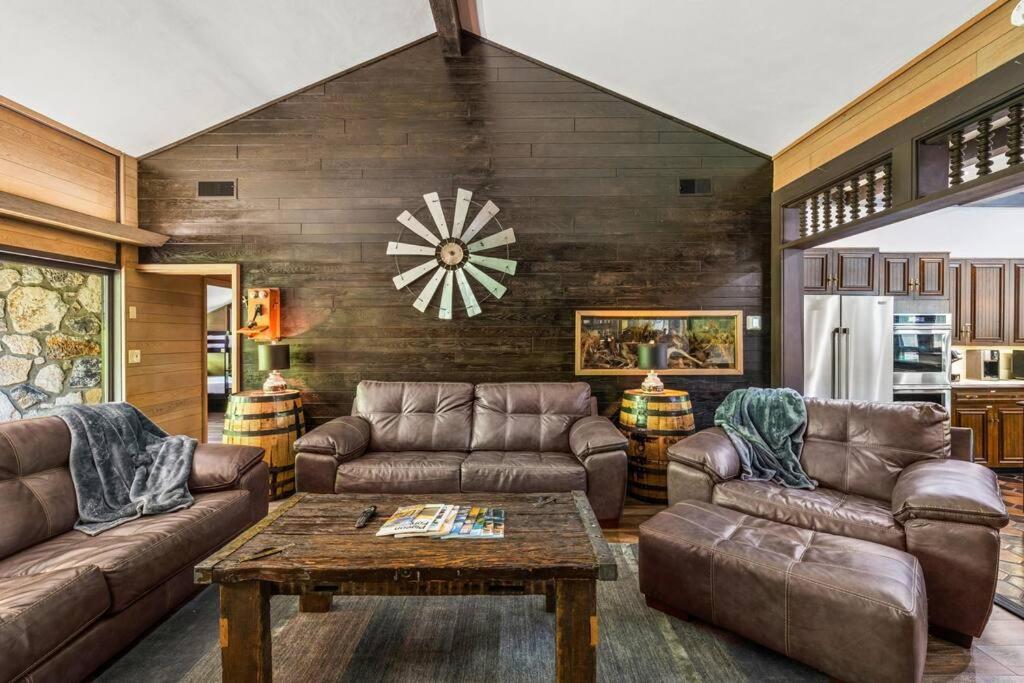 Bourbon Hollow Lodge With Hot Tub And Pool Plus Game Room Only 5 Min To Downtown Gatlinburg Bagian luar foto