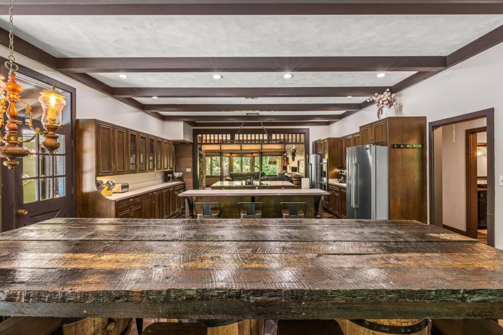 Bourbon Hollow Lodge With Hot Tub And Pool Plus Game Room Only 5 Min To Downtown Gatlinburg Bagian luar foto