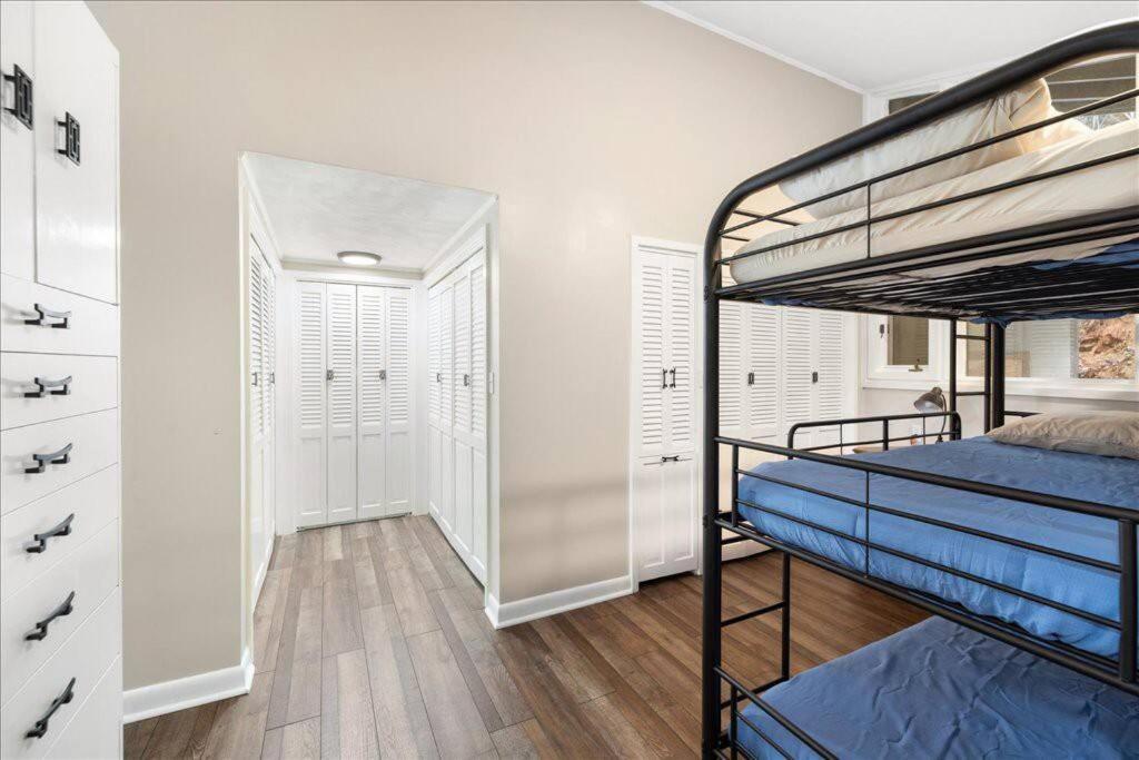 Bourbon Hollow Lodge With Hot Tub And Pool Plus Game Room Only 5 Min To Downtown Gatlinburg Bagian luar foto