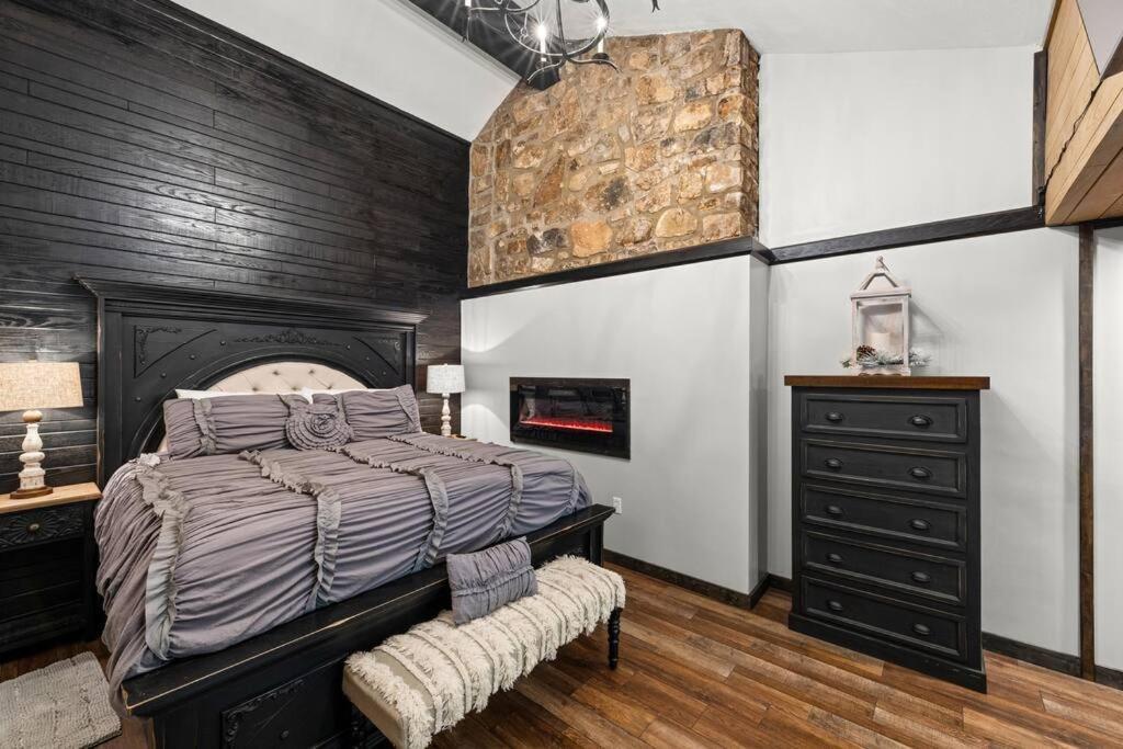 Bourbon Hollow Lodge With Hot Tub And Pool Plus Game Room Only 5 Min To Downtown Gatlinburg Bagian luar foto