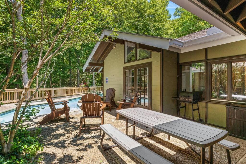 Bourbon Hollow Lodge With Hot Tub And Pool Plus Game Room Only 5 Min To Downtown Gatlinburg Bagian luar foto
