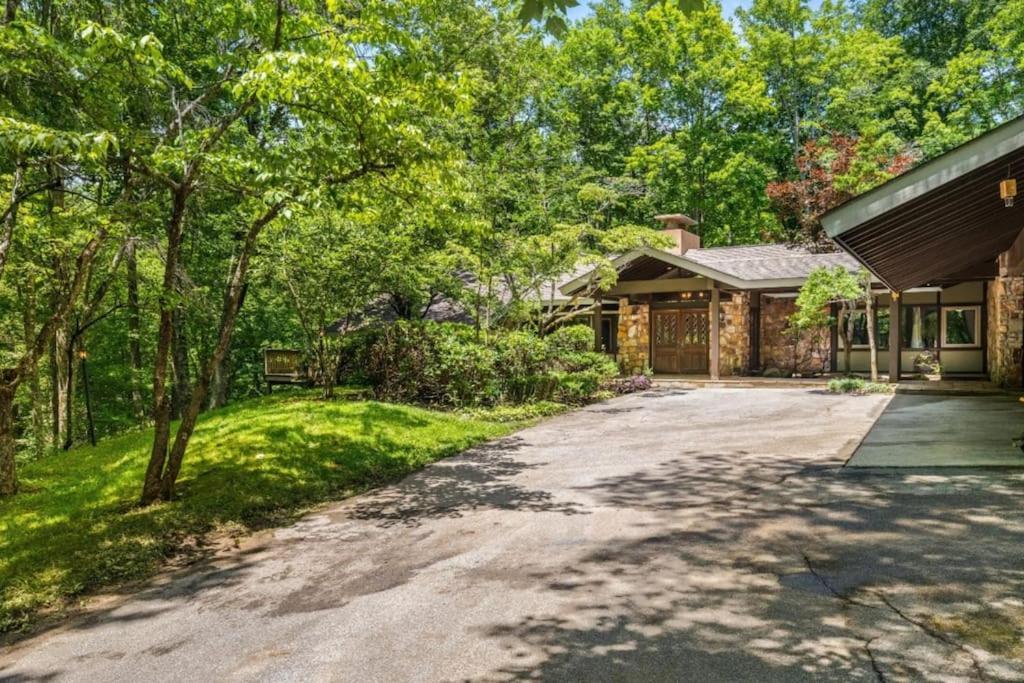 Bourbon Hollow Lodge With Hot Tub And Pool Plus Game Room Only 5 Min To Downtown Gatlinburg Bagian luar foto