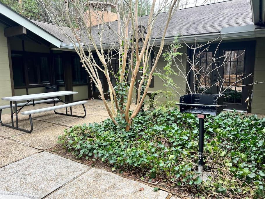 Bourbon Hollow Lodge With Hot Tub And Pool Plus Game Room Only 5 Min To Downtown Gatlinburg Bagian luar foto