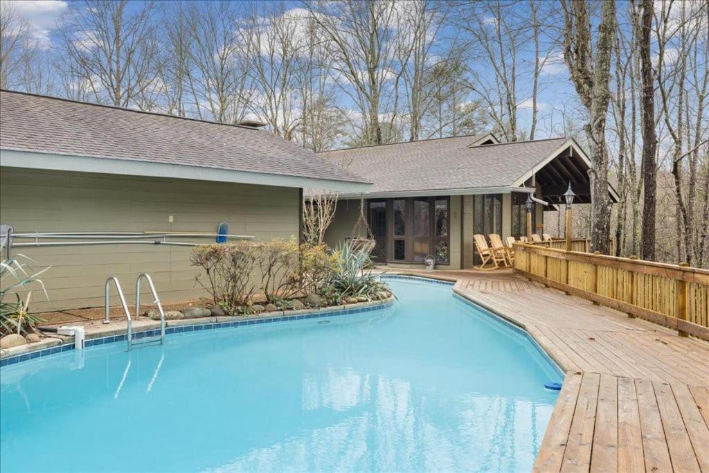 Bourbon Hollow Lodge With Hot Tub And Pool Plus Game Room Only 5 Min To Downtown Gatlinburg Bagian luar foto